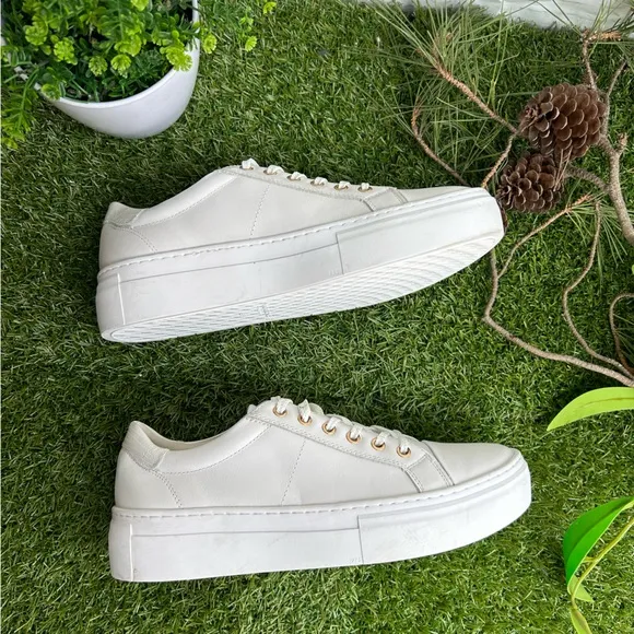 - VAGABONDZOE PLATFORM SNEAKERS size 40 US 10 NEW $140White leather