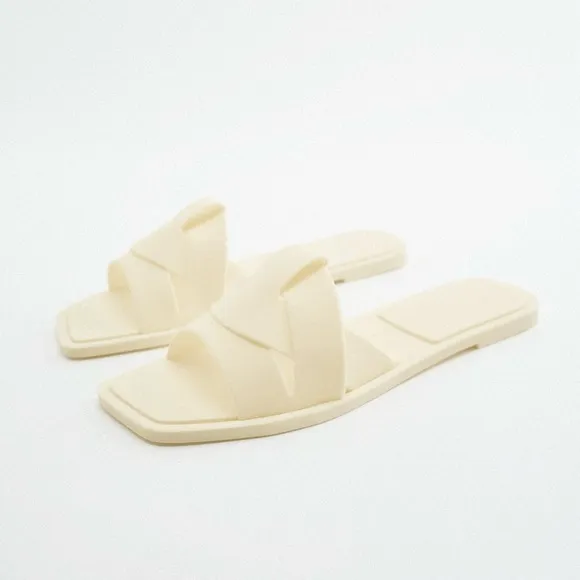 ❤️ Zara Rubberized Jelly Flat Sandals ❤️
