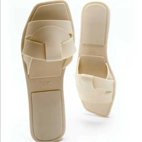 ❤️ Zara Rubberized Jelly Flat Sandals ❤️