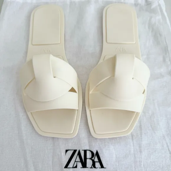 ❤️ Zara Rubberized Jelly Flat Sandals ❤️