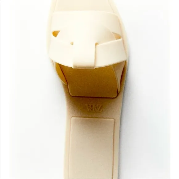 ❤️ Zara Rubberized Jelly Flat Sandals ❤️