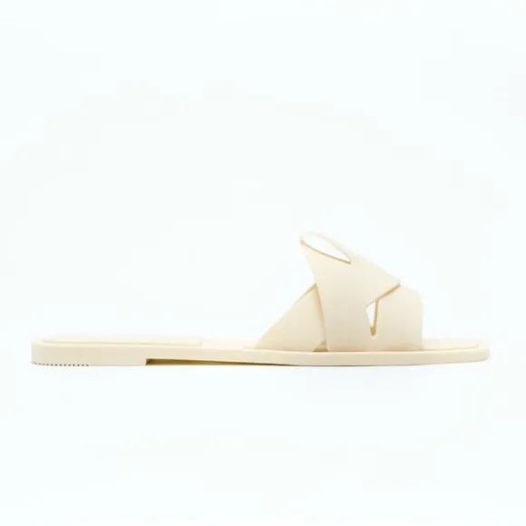 ❤️ Zara Rubberized Jelly Flat Sandals ❤️