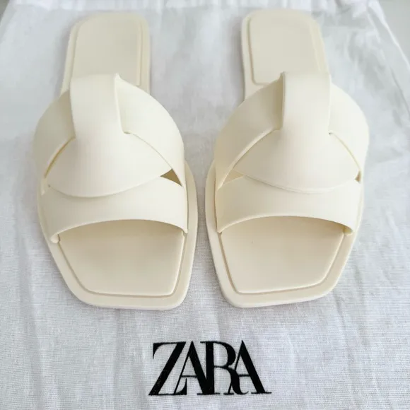 ❤️ Zara Rubberized Jelly Flat Sandals ❤️
