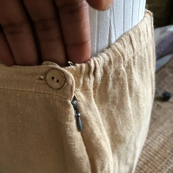 Adorable tan 💯% linen maxi skirt w/side splits
