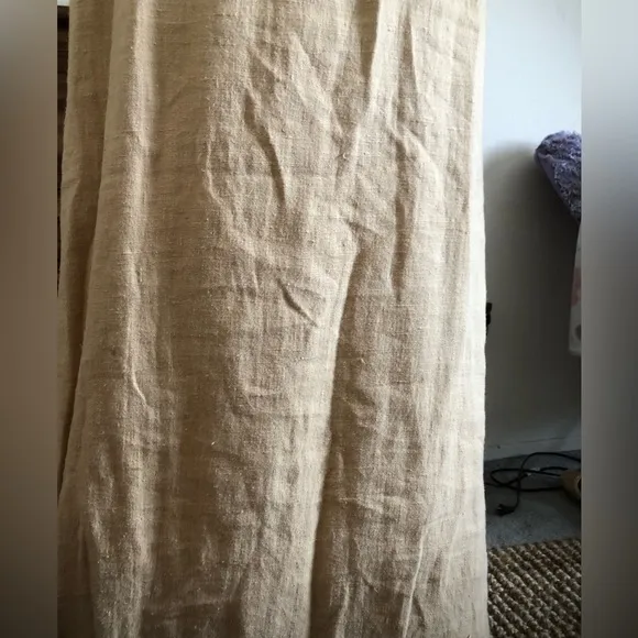 Adorable tan 💯% linen maxi skirt w/side splits