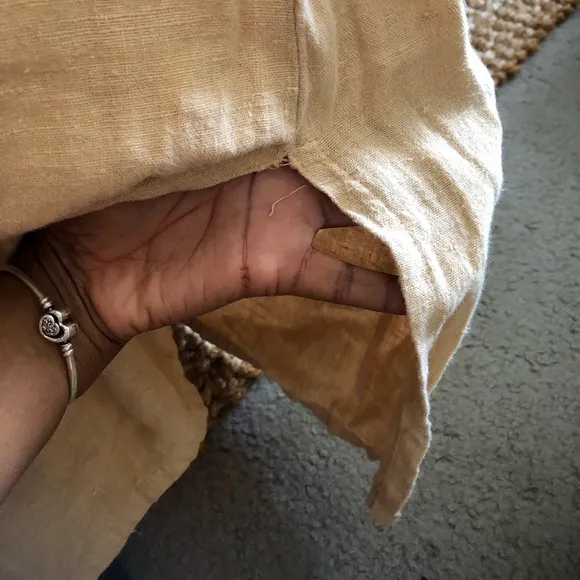 Adorable tan 💯% linen maxi skirt w/side splits