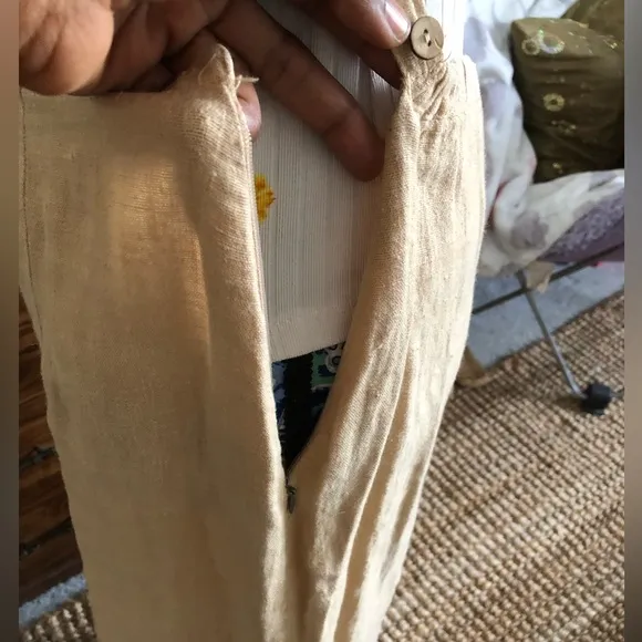 Adorable tan 💯% linen maxi skirt w/side splits