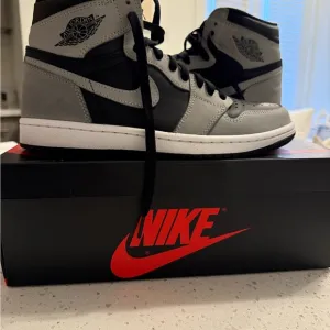 Air Jordan 1 Retro High OG Shadow Sneakers