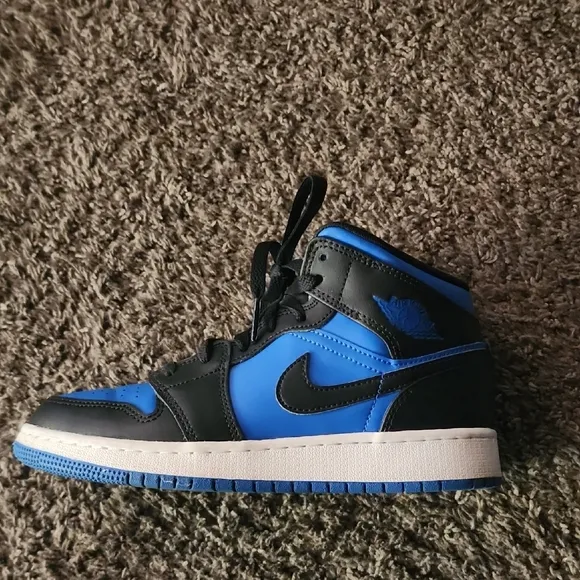 Air JORDAN Black and Blue High-Top Sneakers