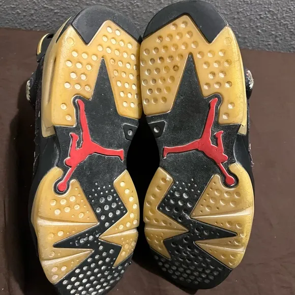 Air Jordan Nike Retro 6 Chinese New Year fits ladies size 11.5