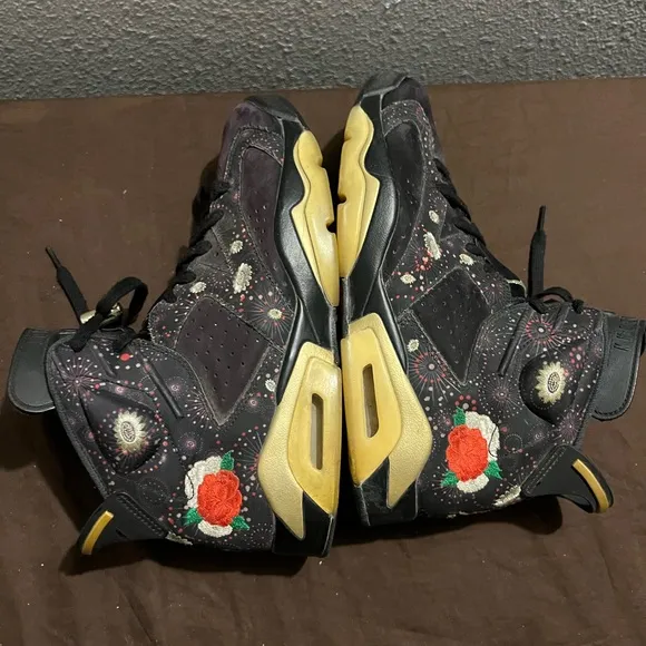 Air Jordan Nike Retro 6 Chinese New Year fits ladies size 11.5