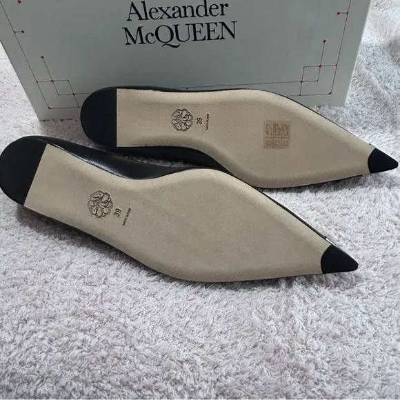 Alexander McQueen Spike Toe Flats 39 / 9