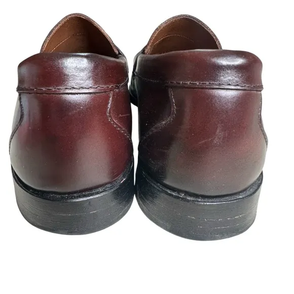 Allen Edmonds Walden Loafers. Size 9