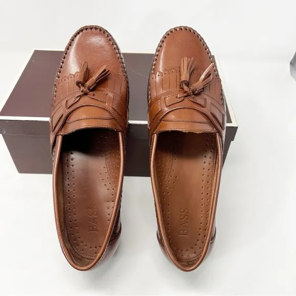 BASS glossy brown leather loafers fringed tassels size 9