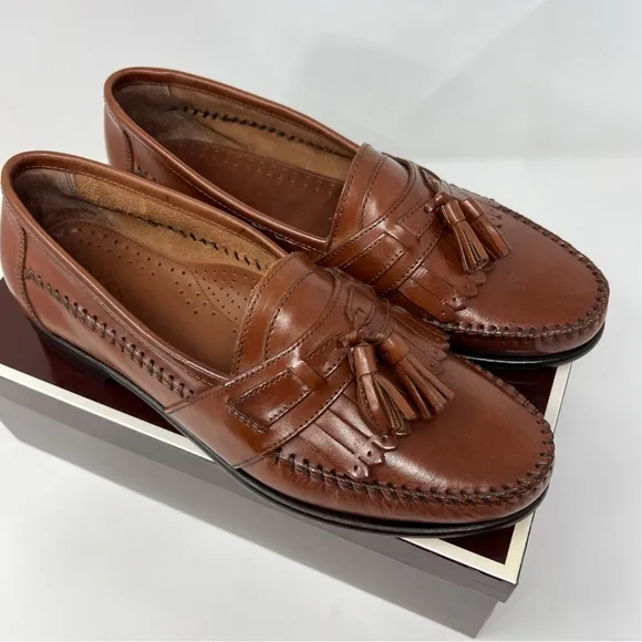 BASS glossy brown leather loafers fringed tassels size 9