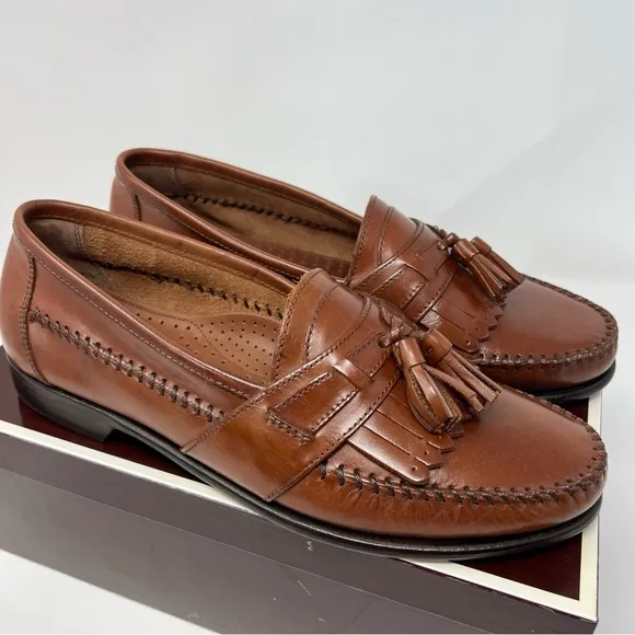 BASS glossy brown leather loafers fringed tassels size 9