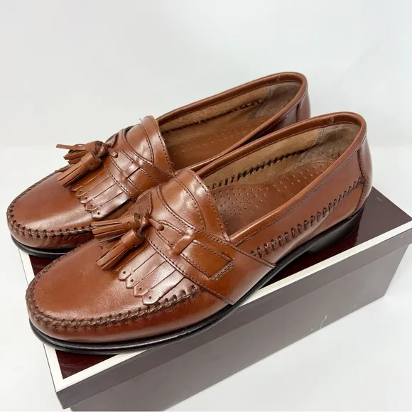 BASS glossy brown leather loafers fringed tassels size 9