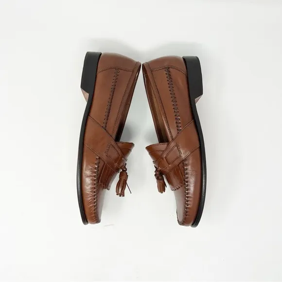 BASS glossy brown leather loafers fringed tassels size 9