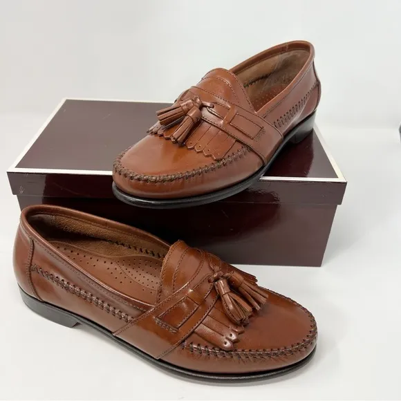 BASS glossy brown leather loafers fringed tassels size 9