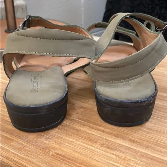 Beautifeel women’s size 10 olive green flat sandals