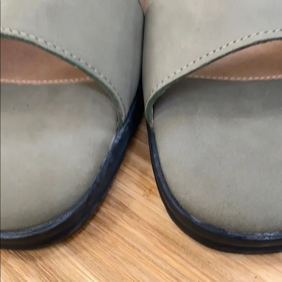 Beautifeel women’s size 10 olive green flat sandals