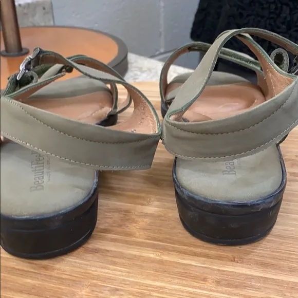 Beautifeel women’s size 10 olive green flat sandals