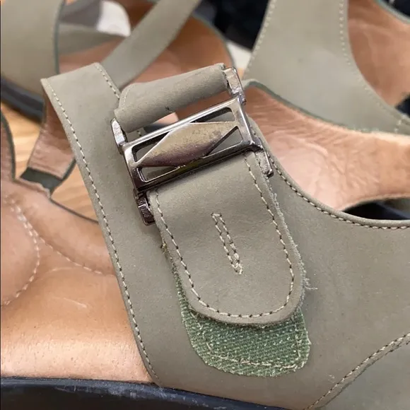 Beautifeel women’s size 10 olive green flat sandals