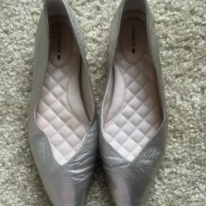Birdies The Goldfinch Pointed Flats Women’s Size 6.5