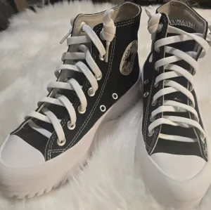 Black and White Converse Chuck Taylor All Star High Top Platform size M/5 &amp; W/7