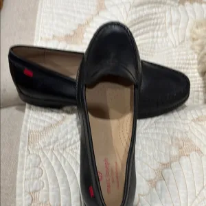 Black Leather Slip-On Loafers with Minimalist Design