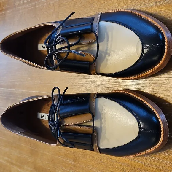 Blue and Tan Flats with Sleek Design