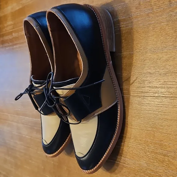 Blue and Tan Flats with Sleek Design