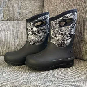Bogs snow rain mud boots boys youth size 2
