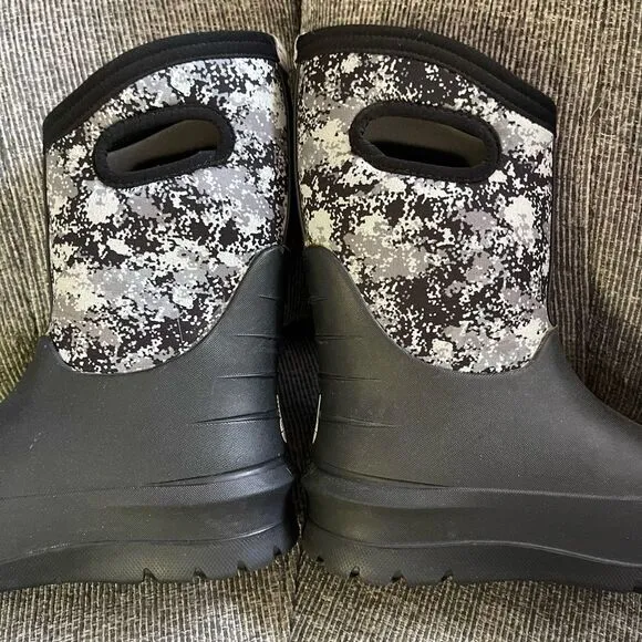 Bogs snow rain mud boots boys youth size 2