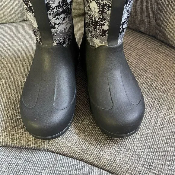 Bogs snow rain mud boots boys youth size 2