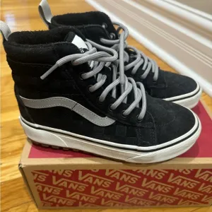 Boys Vans high top insulated sneakers
