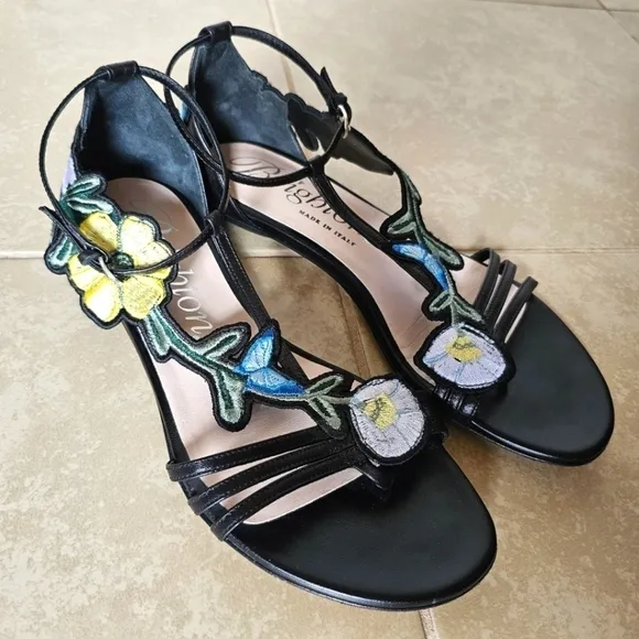 Brighton leather black canopy embroidered flowers strappy flat sandals Size 8