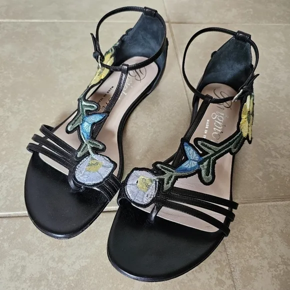 Brighton leather black canopy embroidered flowers strappy flat sandals Size 8