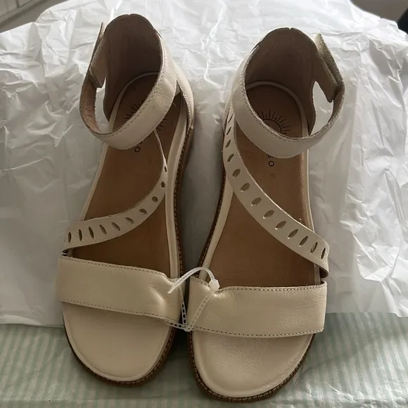 BriosoVista Asymmetrical Strappy Flat Sandals