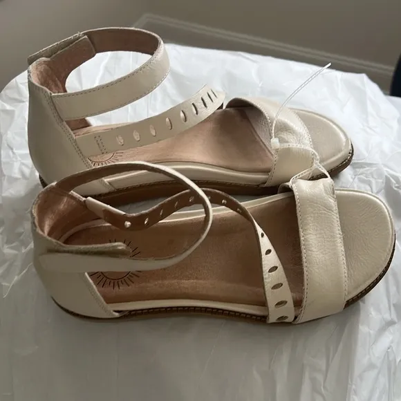 BriosoVista Asymmetrical Strappy Flat Sandals