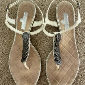 Chanel Women's flat Sandals