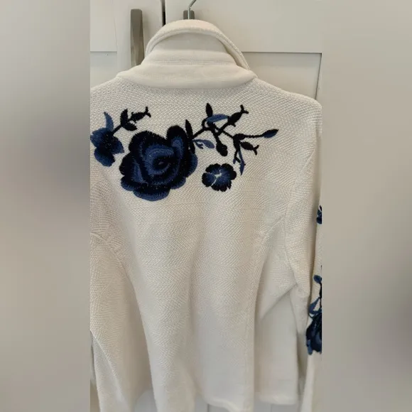 Chico’s Size 1 (M) Embroidered Floral Cardigan Jacket | Classic Zip-Up Style