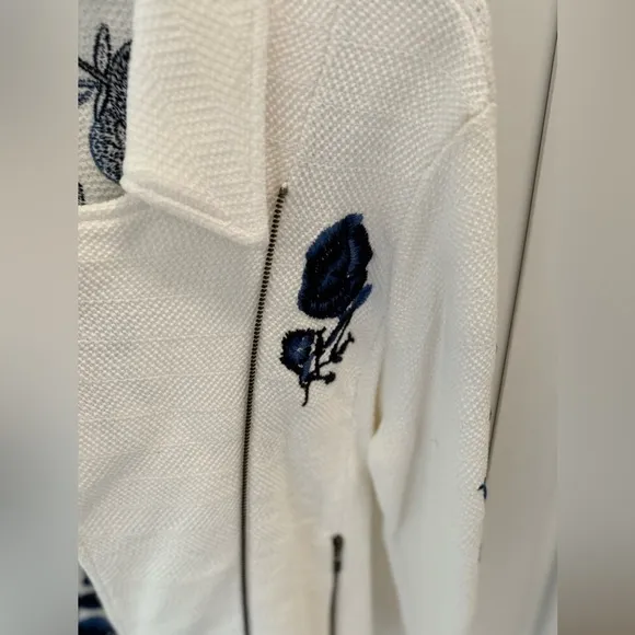 Chico’s Size 1 (M) Embroidered Floral Cardigan Jacket | Classic Zip-Up Style