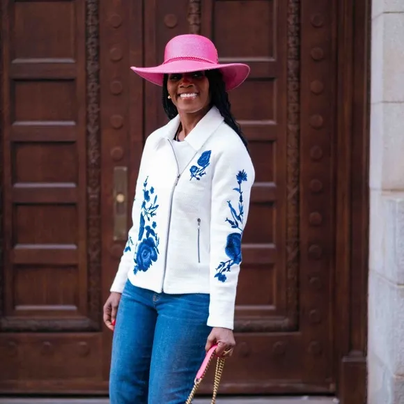 Chico’s Size 1 (M) Embroidered Floral Cardigan Jacket | Classic Zip-Up Style
