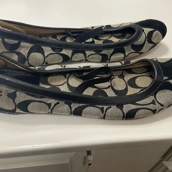 Coach flats black Judey Maryjane’s womens size 8 Good condition