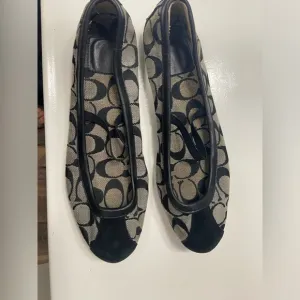 Coach flats black Judey Maryjane’s womens size 8 Good condition