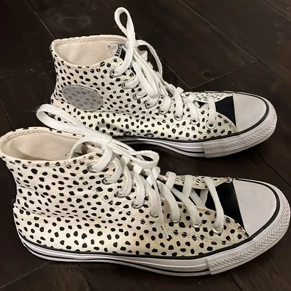 Converse black and cream High-Top Sneakers size 8,5