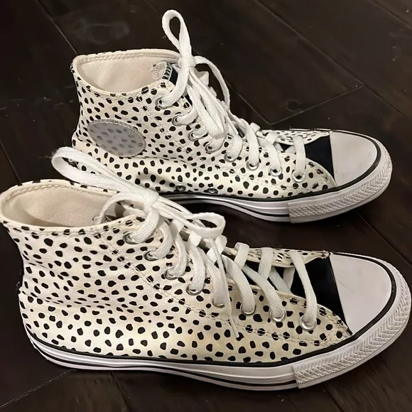 Converse black and cream High-Top Sneakers size 8,5