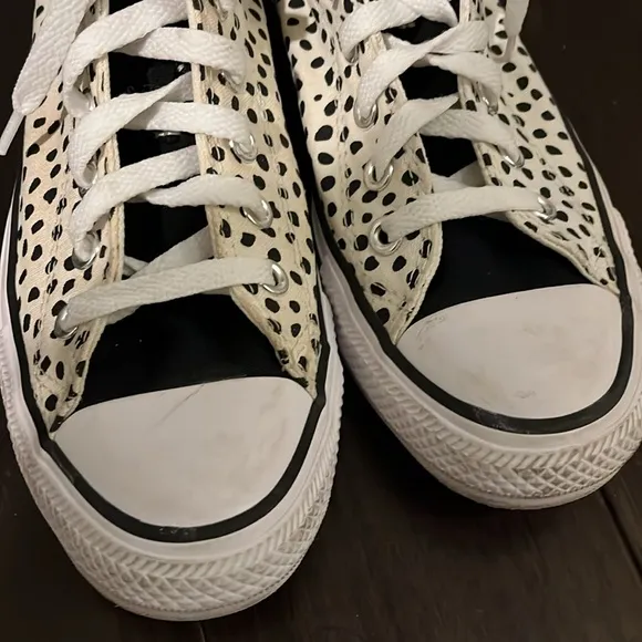 Converse black and cream High-Top Sneakers size 8,5