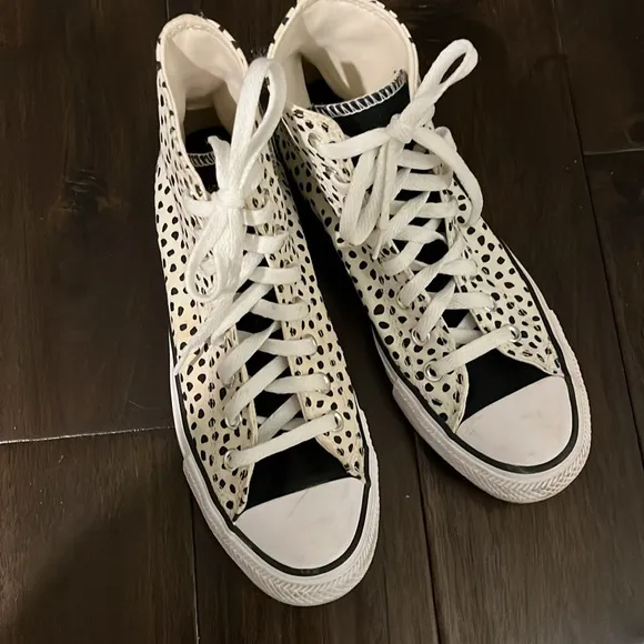 Converse black and cream High-Top Sneakers size 8,5